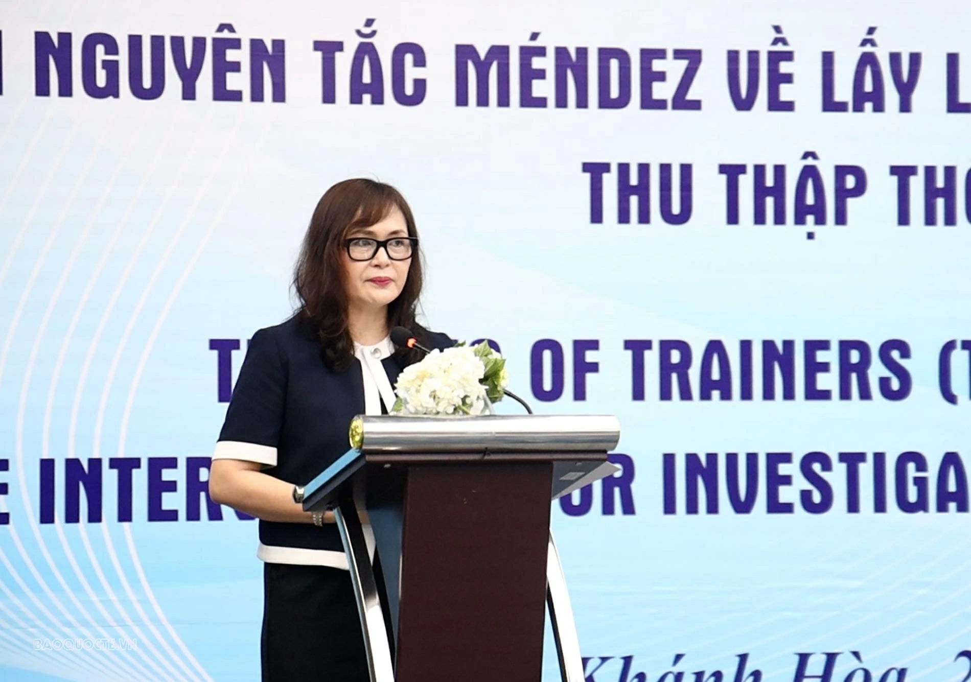 Đại tá Nguyễn Thị Thanh Hương, Trưởng phòng, Cục Đối ngoại, Bộ Công an phát biểu khai mạc Chương trình tập huấn. (Ảnh: Thành Long)
