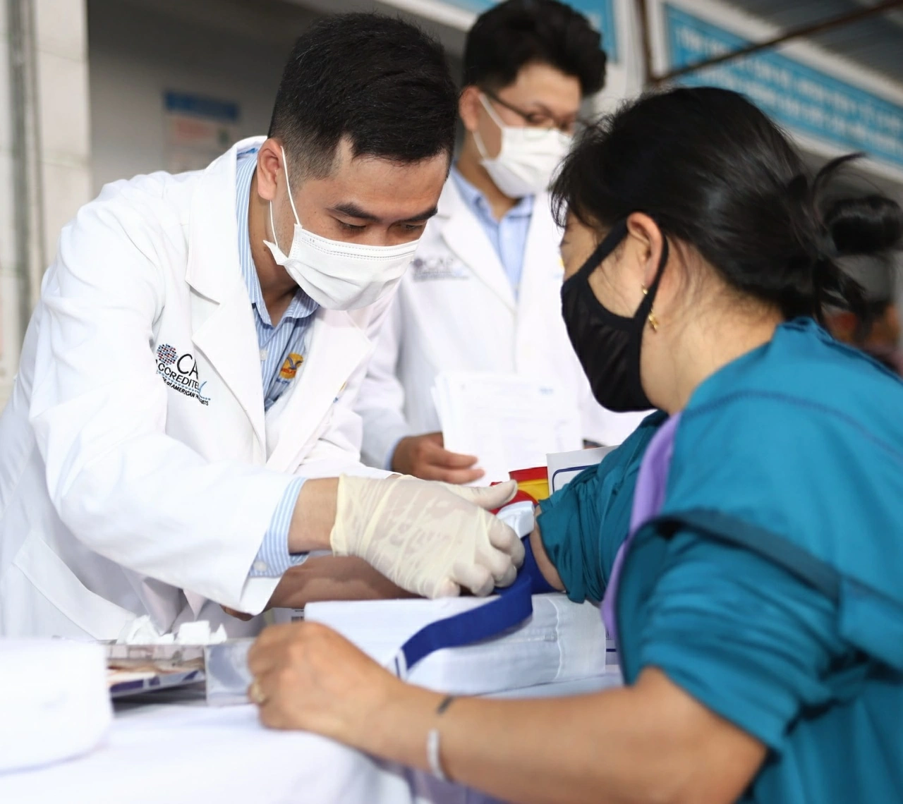 Chăm sóc sức khoẻ cho phụ nữ và trẻ em tại khu vực miền núi, biên giới