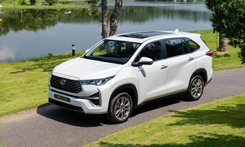 Cập nhật bảng giá lăn bánh xe Toyota Innova Cross tháng 9/2026 mới nhất.