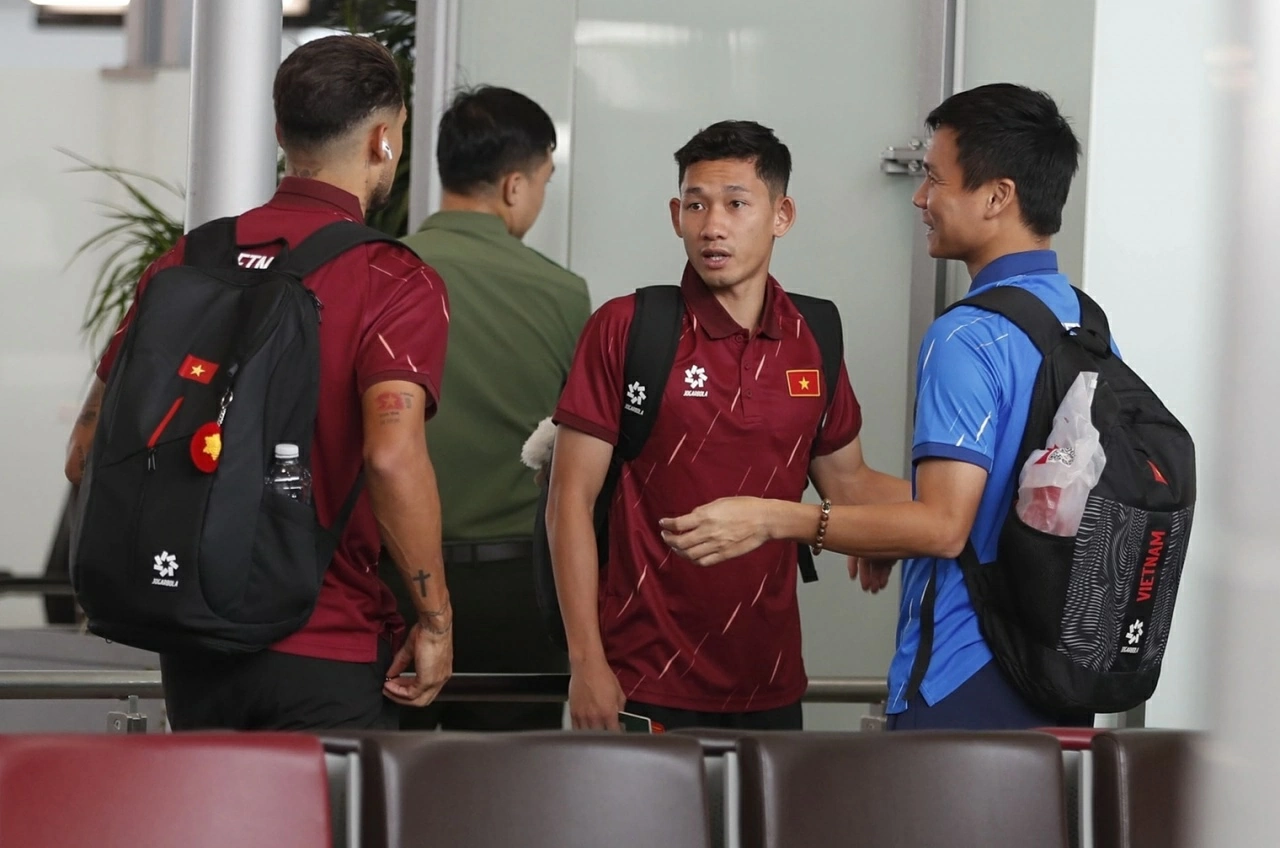 Đội tuyển Việt Nam lên đường sang Indonesia dự FIFA ASEAN Cup 2026 Đội tuyển Việt Nam lên đường sang Indonesia dự FIFA ASEAN Cup 2026