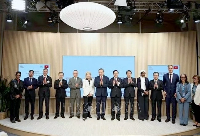 Bộ trưởng Bộ Tài chính tiếp nhận 3 Chương trình hợp tác quốc gia Việt Nam với UNDP, UNICEF và UNFPA giai đoạn 2027-2031