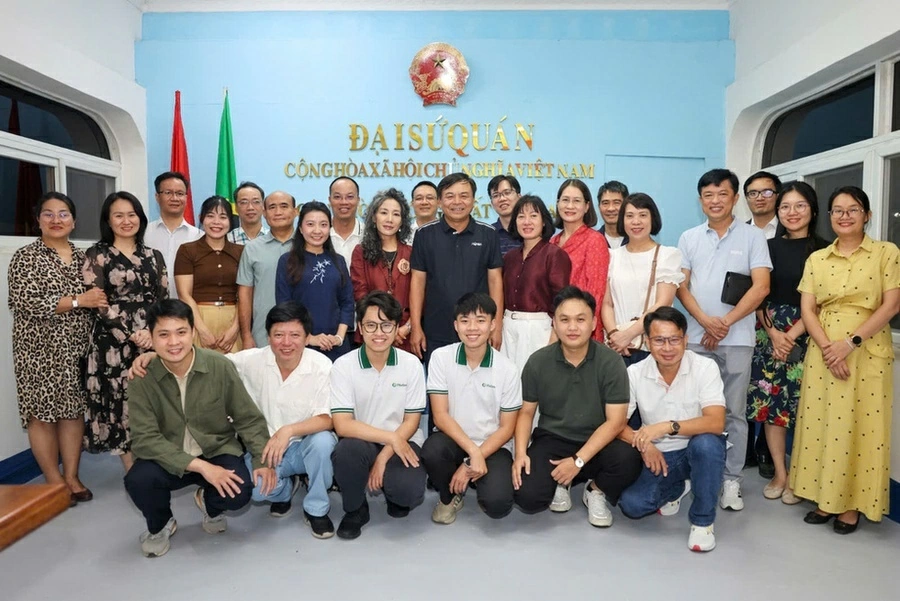 Thứ trưởng Bộ Nông nghiệp và Môi trường Nguyễn Hoàng Hiệp thăm và làm việc với Đại sứ quán Việt Nam Tanzania