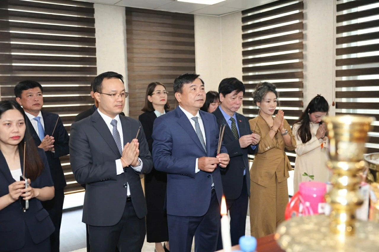 Thứ trưởng Bộ Nông nghiệp và Môi trường Nguyễn Hoàng Hiệp thăm và làm việc với Đại sứ quán Việt Nam Tanzania