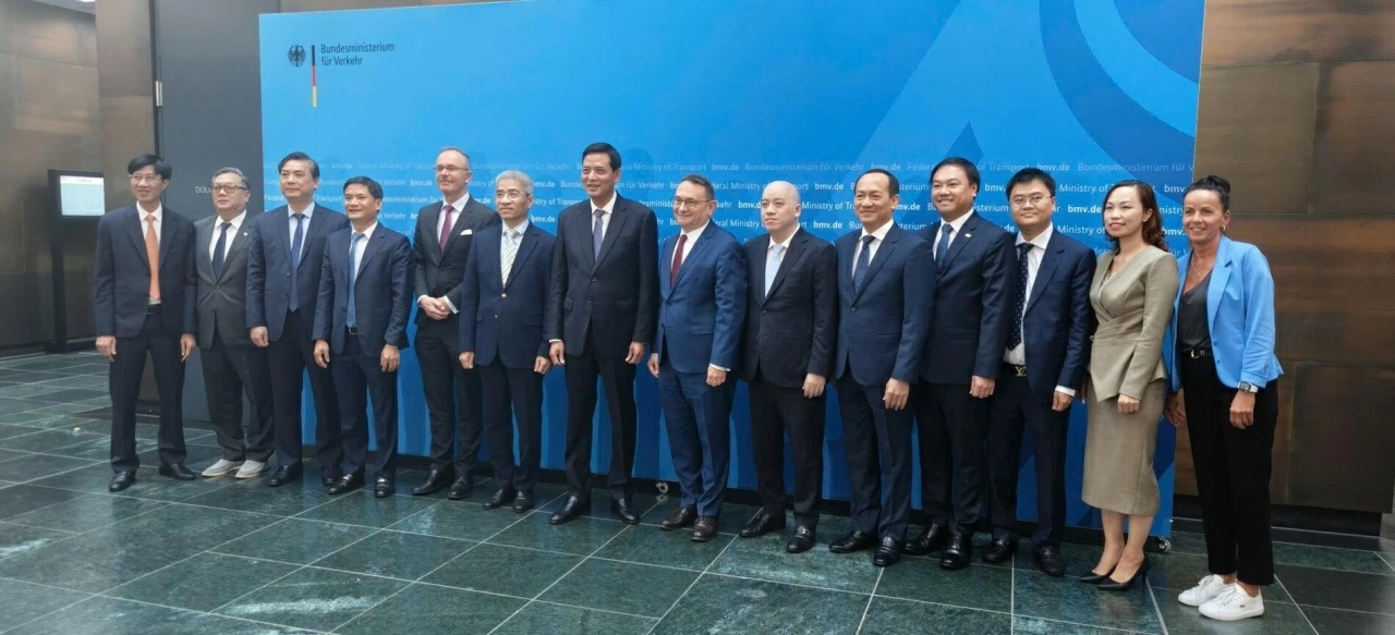 Đại diện các cơ quan, doanh nghiệp Việt Nam và Đức chụp ảnh lưu niệm. (Nguồn: Bộ Xây dựng)