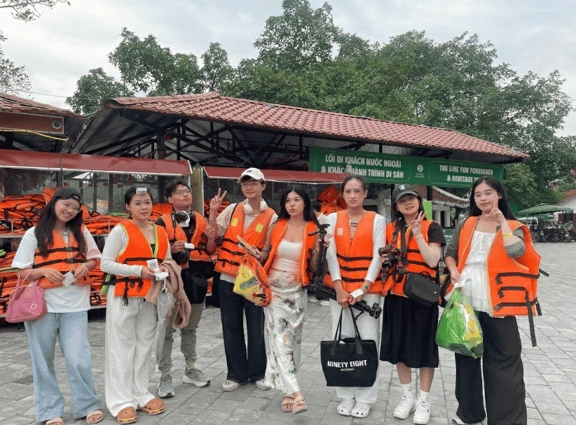 Chất liệu của tác phẩm được lấy cảm hứng từ tỉnh Ninh Bình - mảnh đất nơi một thành viên trong nhóm sinh ra và lớn lên. (Ảnh: NVCC)