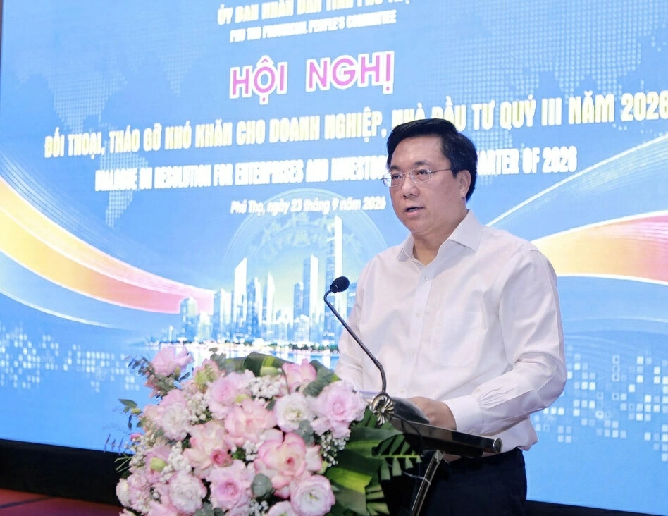 Chủ tịch UBND tỉnh Trần Duy Đông phát biểu tại hội nghị. (Ảnh: H. Dương) Chủ tịch UBND tỉnh Trần Duy Đông phát biểu tại hội nghị. (Ảnh: H. Dương)