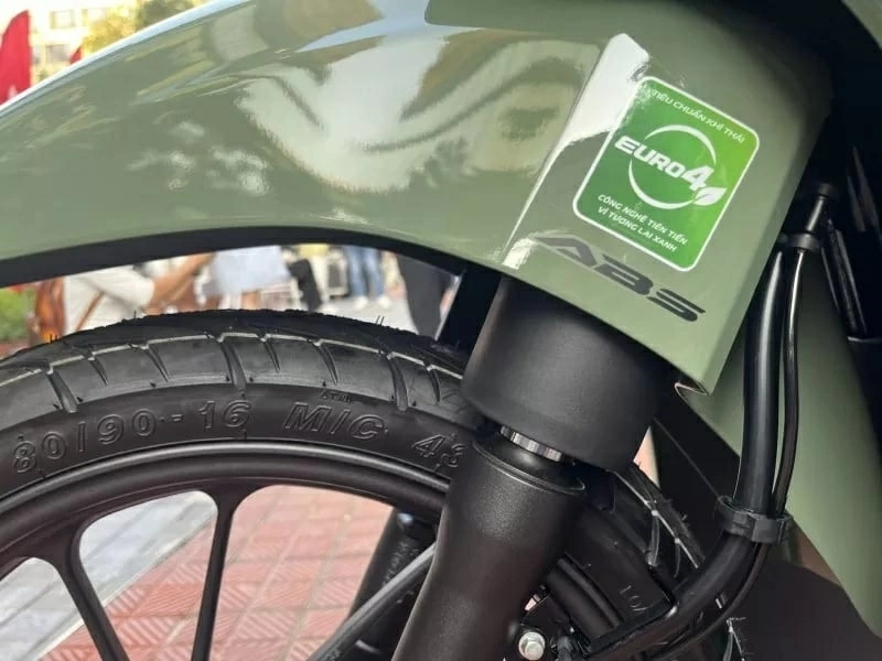Hãng đã điều chỉnh hệ thống động lực để SH Mode 2027 đáp ứng tiêu chuẩn khí thải Euro 4. Hãng đã điều chỉnh hệ thống động lực để SH Mode 2027 đáp ứng tiêu chuẩn khí thải Euro 4.