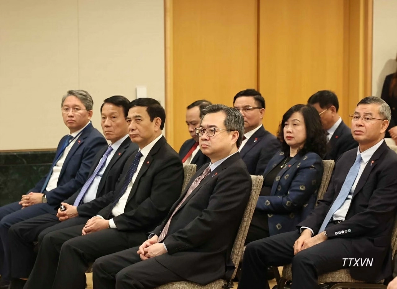 Tổng Bí thư, Chủ tịch nước Tô Lâm gặp các doanh nghiệp Hoa Kỳ, nghe báo cáo về Sáng kiến Tìm kiếm người Việt Nam mất tích trong chiến tranh Tổng Bí thư, Chủ tịch nước Tô Lâm gặp các doanh nghiệp Hoa Kỳ, nghe báo cáo về Sáng kiến Tìm kiếm người Việt Nam mất tích trong chiến tranh