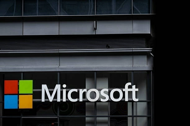 Microsoft triệt phá dịch vụ AI xâm nhập hơn 12.000 tài khoản email