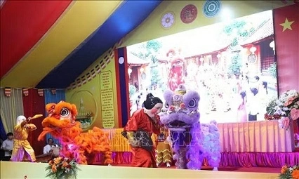 Mang Tết Trung thu Việt đến thế hệ trẻ tại Lào