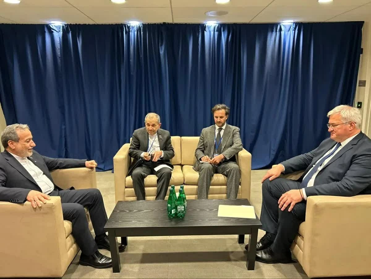 Ngoại trưởng Ukraine lần đầu gặp người đồng cấp Iran sau căng thẳng, kêu gọi Tehran không làm điều này với Nga