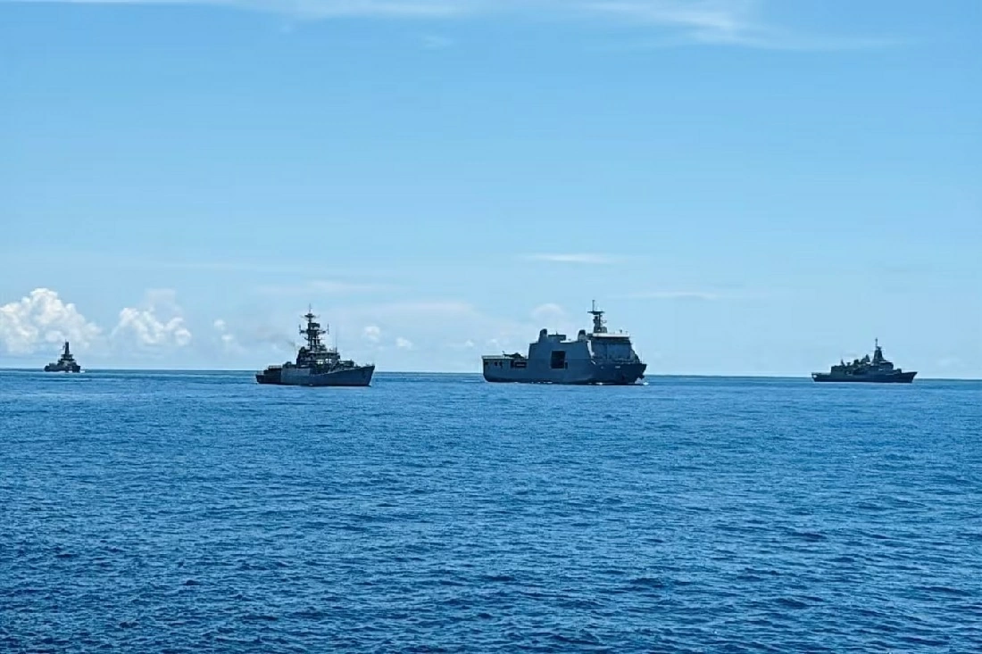 ác tàu thuyền di chuyển trên Biển Tây Philippines trong khuôn khổ Giai đoạn trên biển của Hoạt động hợp tác chung của Nhóm chuyên gia về an ninh hàng hải (EWG-MS) thuộc Hội nghị Bộ trưởng Quốc phòng ASEAN mở rộng (ADMM-Plus), ngày 23 tháng 9 năm 2026. Ảnh: Bianca Dava, ABS-CBN News. ác tàu thuyền di chuyển trên Biển Tây Philippines trong khuôn khổ Giai đoạn trên biển của Hoạt động hợp tác chung của Nhóm chuyên gia về an ninh hàng hải (EWG-MS) thuộc Hội nghị Bộ trưởng Quốc phòng ASEAN mở rộng (ADMM-Plus), ngày 23 tháng 9 năm 2026. Ảnh: Bianca Dava, ABS-CBN News.