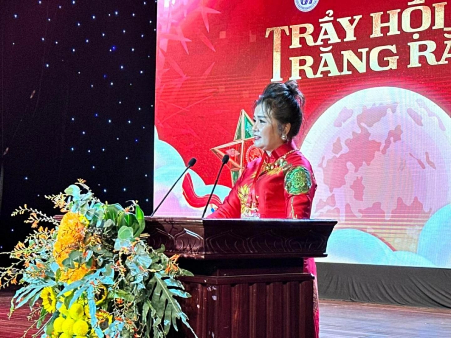 Trẩy hội trăng rằm, chắp cánh ước mơ