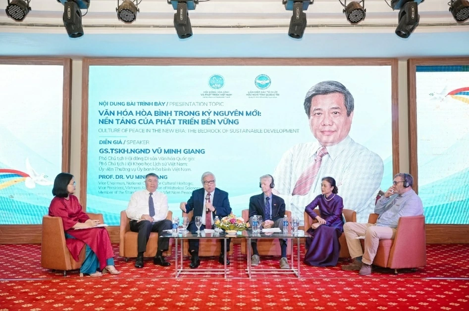 Các diễn giả trao đổi về giá trị của hòa bình trong thế giới biến động và kiến tạo văn hóa hòa bình vì tương lai phát triển bền vững. (Nguồn: BTC)