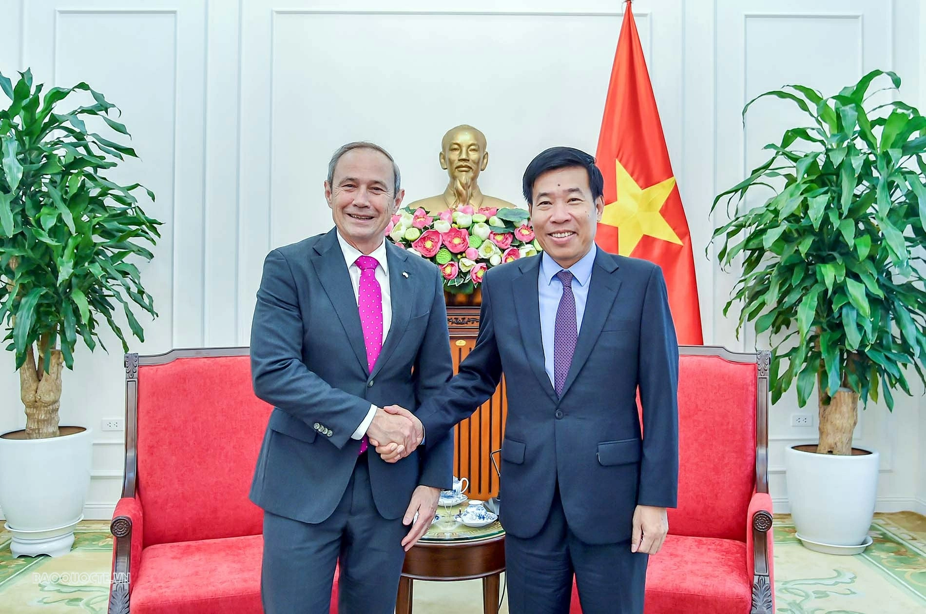 Thứ trưởng Ngoại giao Nguyễn Mạnh Cường tiếp Thủ hiến bang Tây Australia Thứ trưởng Ngoại giao Nguyễn Mạnh Cường tiếp Thủ hiến bang Tây Australia