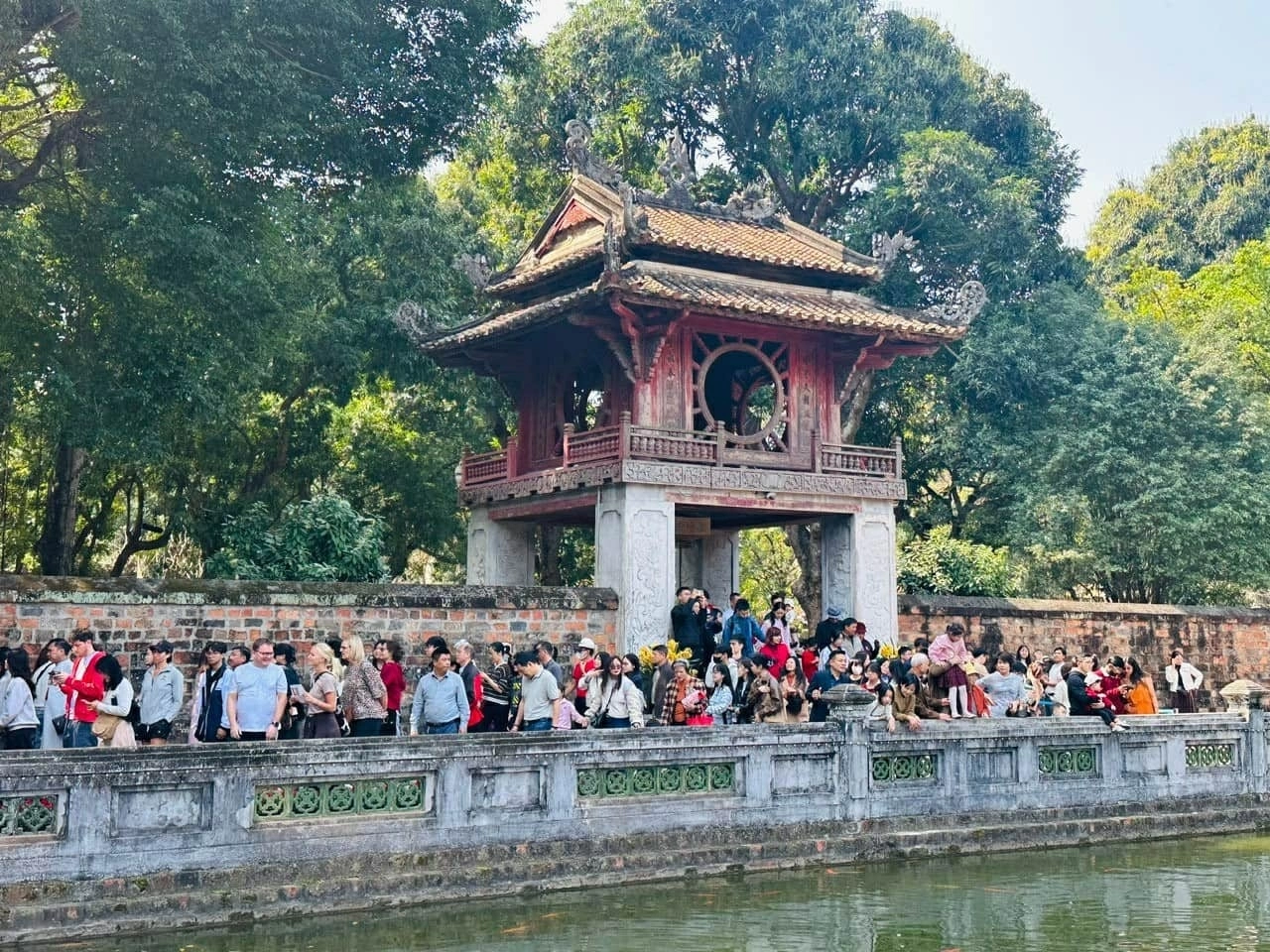 Giới thiệu di sản, văn hóa Hà Nội tới đại biểu dự Hội nghị “Đối thoại Châu Á - Thái Bình Dương về Di sản và Tính xác thực” Giới thiệu di sản, văn hóa Hà Nội tới đại biểu dự Hội nghị “Đối thoại Châu Á - Thái Bình Dương về Di sản và Tính xác thực”