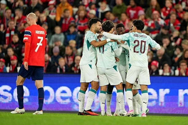 João Félix (giữa) ăn mừng bàn mở tỷ số cùng các đồng đội trong trận đấu giữa Na Uy và Bồ Đào Nha tại vòng bảng UEFA Nations League 2026/27, trên sân Ullevaal ở Oslo, Na Uy, ngày 27/9. (Nguồn: Getty Images) João Félix (giữa) ăn mừng bàn mở tỷ số cùng các đồng đội trong trận đấu giữa Na Uy và Bồ Đào Nha tại vòng bảng UEFA Nations League 2026/27, trên sân Ullevaal ở Oslo, Na Uy, ngày 27/9. (Nguồn: Getty Images)