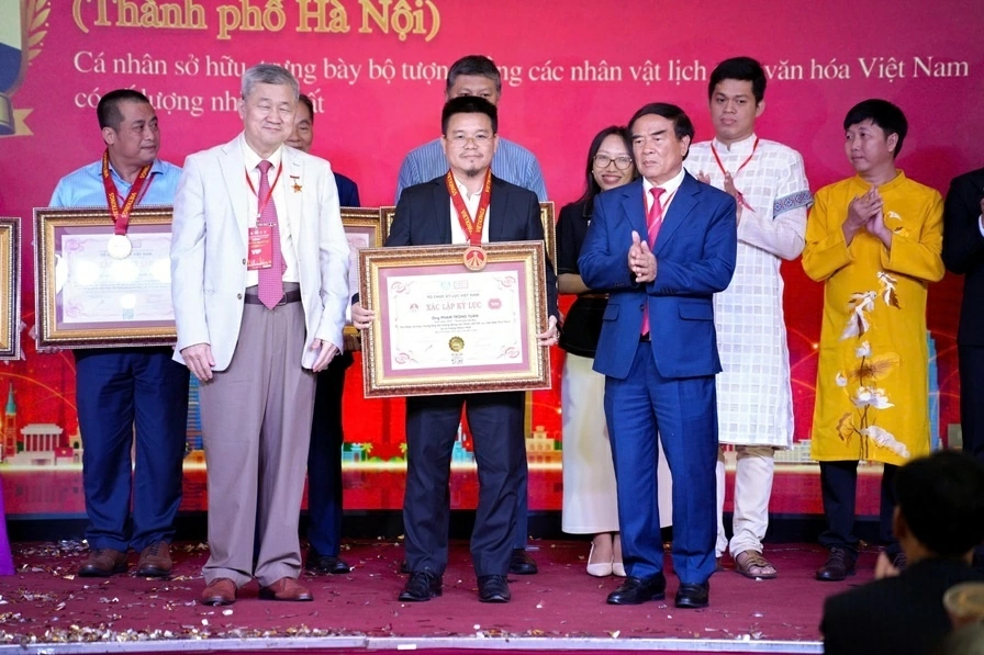 43 pho tượng đồng độc bản về các danh nhân, anh hùng lịch sử và các vị vua được vinh danh Kỷ lục Việt Nam