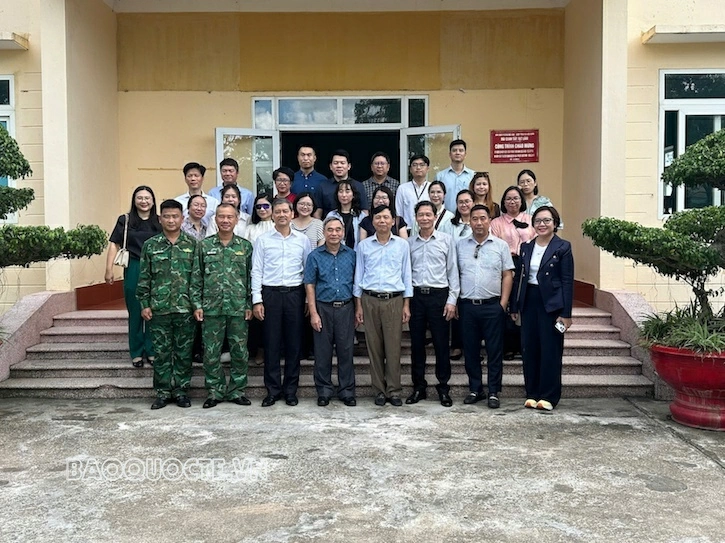 Bồi dưỡng kiến thức về biên giới lãnh thổ qua thực tế tại Móng Cái, Quảng Ninh