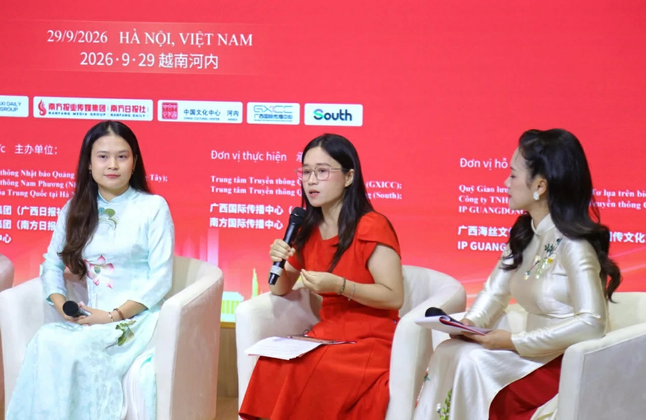Tô thắm tình hữu nghị Việt-Trung