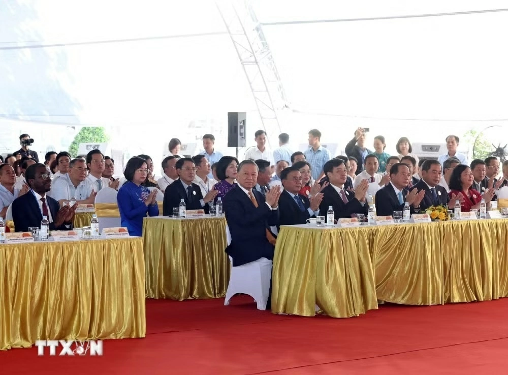 Tổng Bí thư, Chủ tịch nước Tô Lâm dự Lễ khởi công Dự án đầu tư bảo quản, tu bổ, phục hồi Điện Kính Thiên Tổng Bí thư, Chủ tịch nước Tô Lâm dự Lễ khởi công Dự án đầu tư bảo quản, tu bổ, phục hồi Điện Kính Thiên
