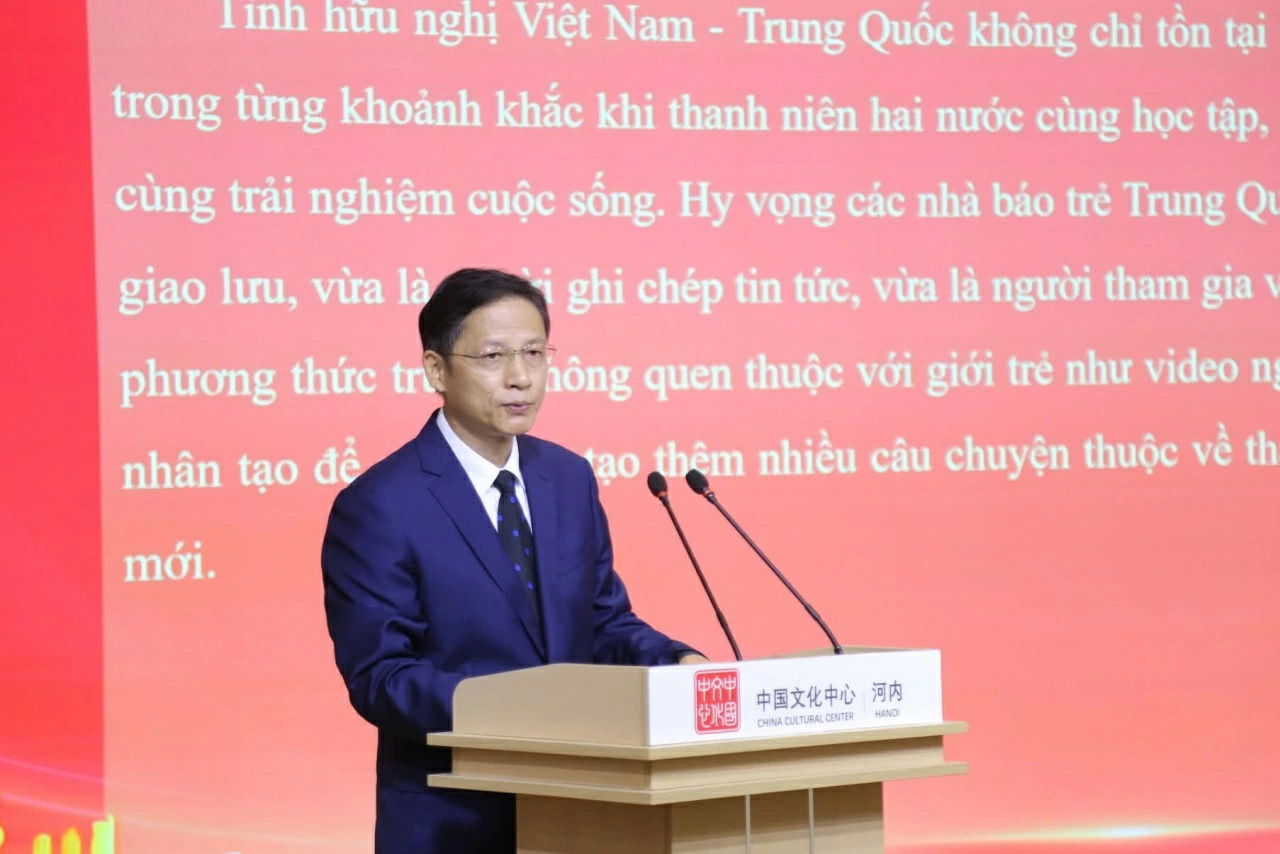 Tô thắm tình hữu nghị Việt-Trung
