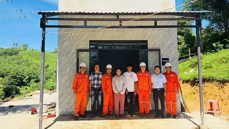 Trao nhà tình nghĩa cho hộ nghèo ở xã Trà Tân, thành phố Đà Nẵng Trao nhà tình nghĩa cho hộ nghèo ở xã Trà Tân, thành phố Đà Nẵng