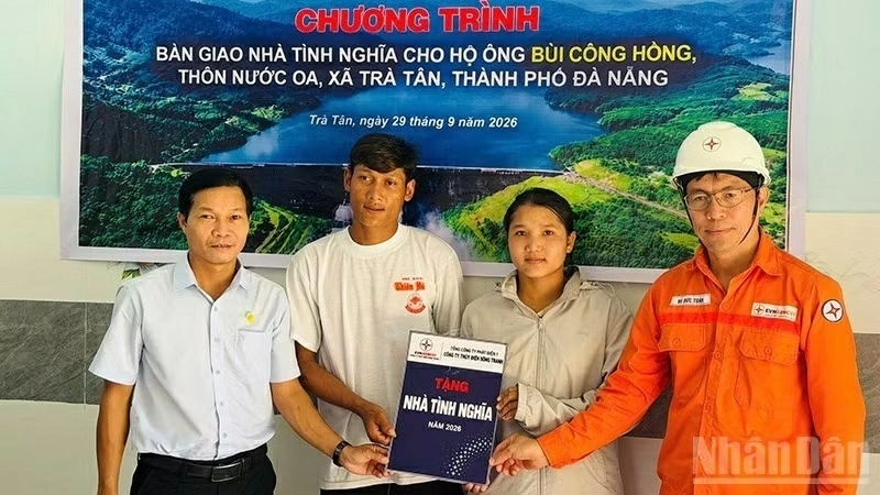 Trao nhà tình nghĩa cho hộ nghèo ở xã Trà Tân, thành phố Đà Nẵng Trao nhà tình nghĩa cho hộ nghèo ở xã Trà Tân, thành phố Đà Nẵng