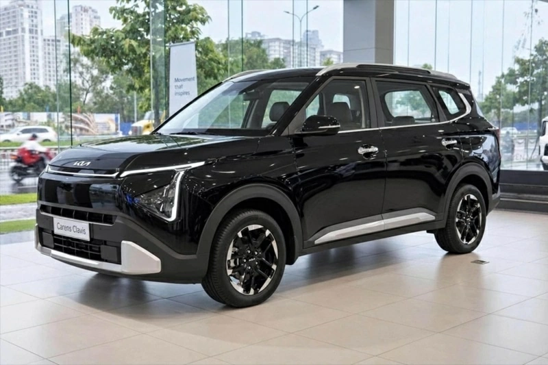 So với bản đang bán, thay đổi dễ nhận thấy nhất trên Carens Clavis nằm ở ngoại hình.