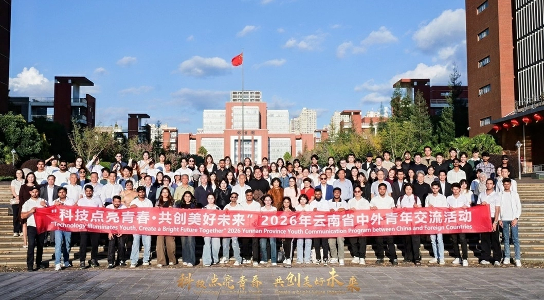 Tổng Lãnh sự quán Việt Nam tại Côn Minh (Trung Quốc) tham dự Tọa đàm Khoa học - Công nghệ thắp sáng tuổi trẻ, chung tay kiến tạo tương lai tươi đẹp