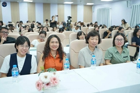 Cuộc gặp gỡ giữa các tác giả trẻ đương đại và sinh viên viết văn, báo chí