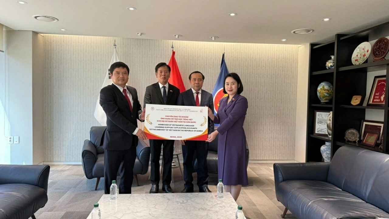 Trao tặng App học tiếng Việt - Chung tay gìn giữ tiếng Việt trong cộng đồng người Việt Nam tại Hàn Quốc