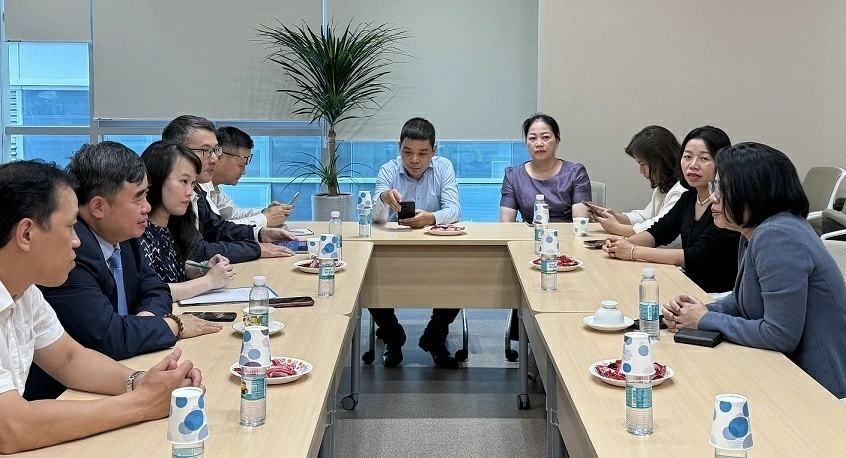 Tổng Lãnh sự quán Việt Nam tại Busan cùng đoàn Phó Tổng Biên tập Tạp chí Cộng sản làm việc với Viện Nghiên cứu Busan