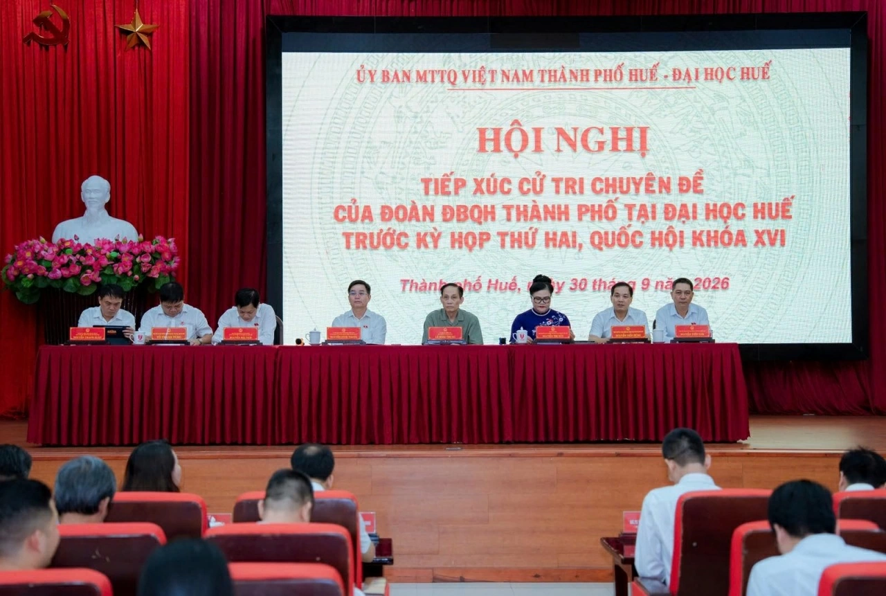 Ủy viên Bộ Chính trị, Bộ trưởng Bộ Ngoại giao Lê Hoài Trung tiếp xúc cử tri tại thành phố Huế