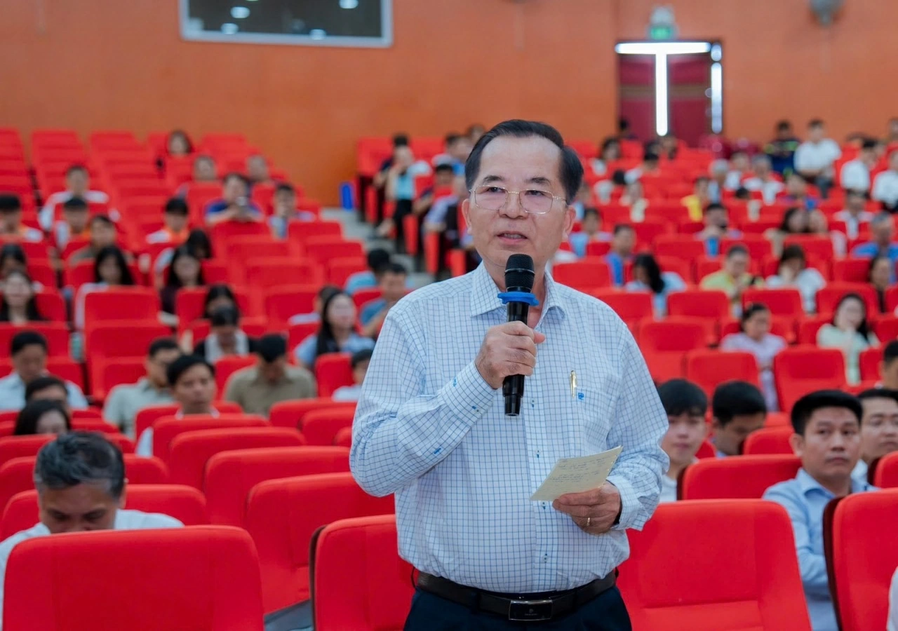 Ủy viên Bộ Chính trị, Bộ trưởng Bộ Ngoại giao Lê Hoài Trung tiếp xúc cử tri tại thành phố Huế