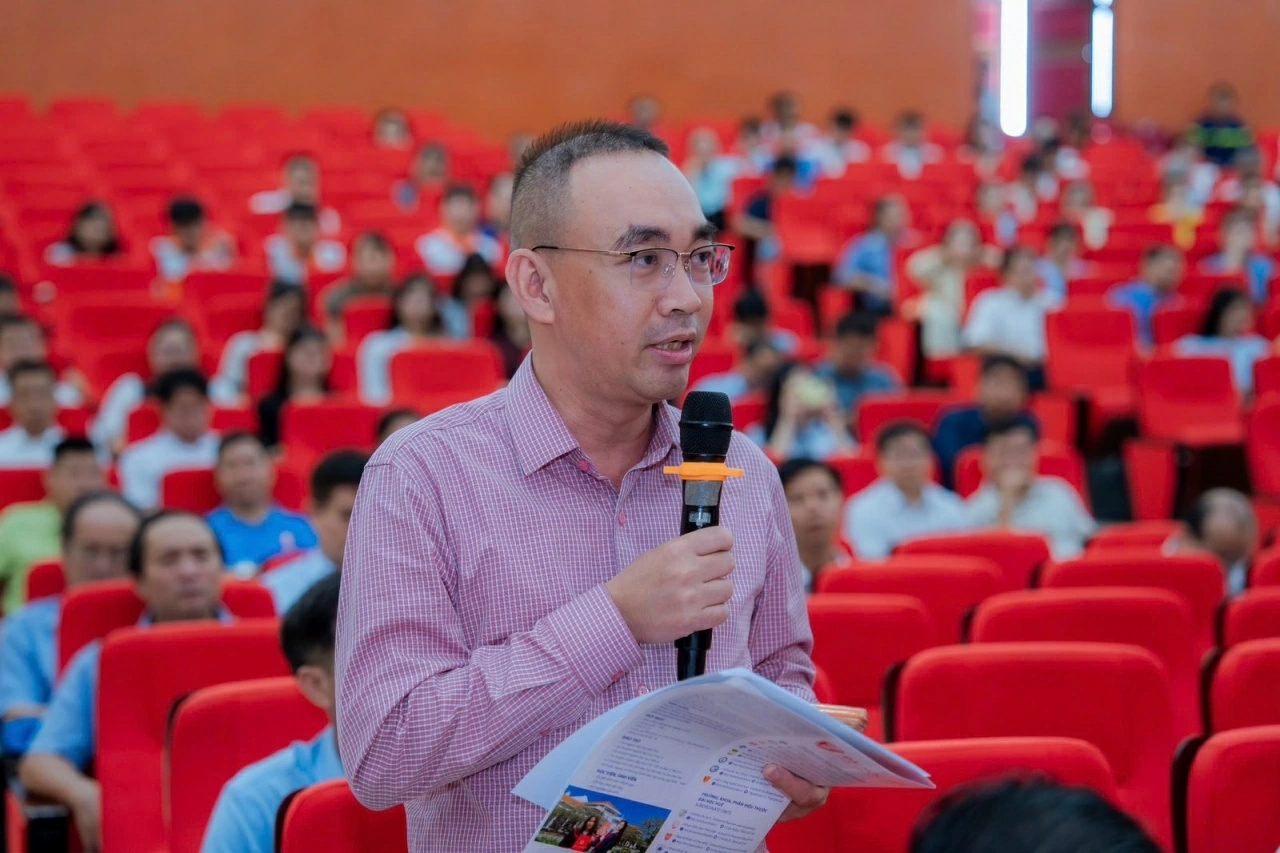 Ủy viên Bộ Chính trị, Bộ trưởng Bộ Ngoại giao Lê Hoài Trung tiếp xúc cử tri tại thành phố Huế