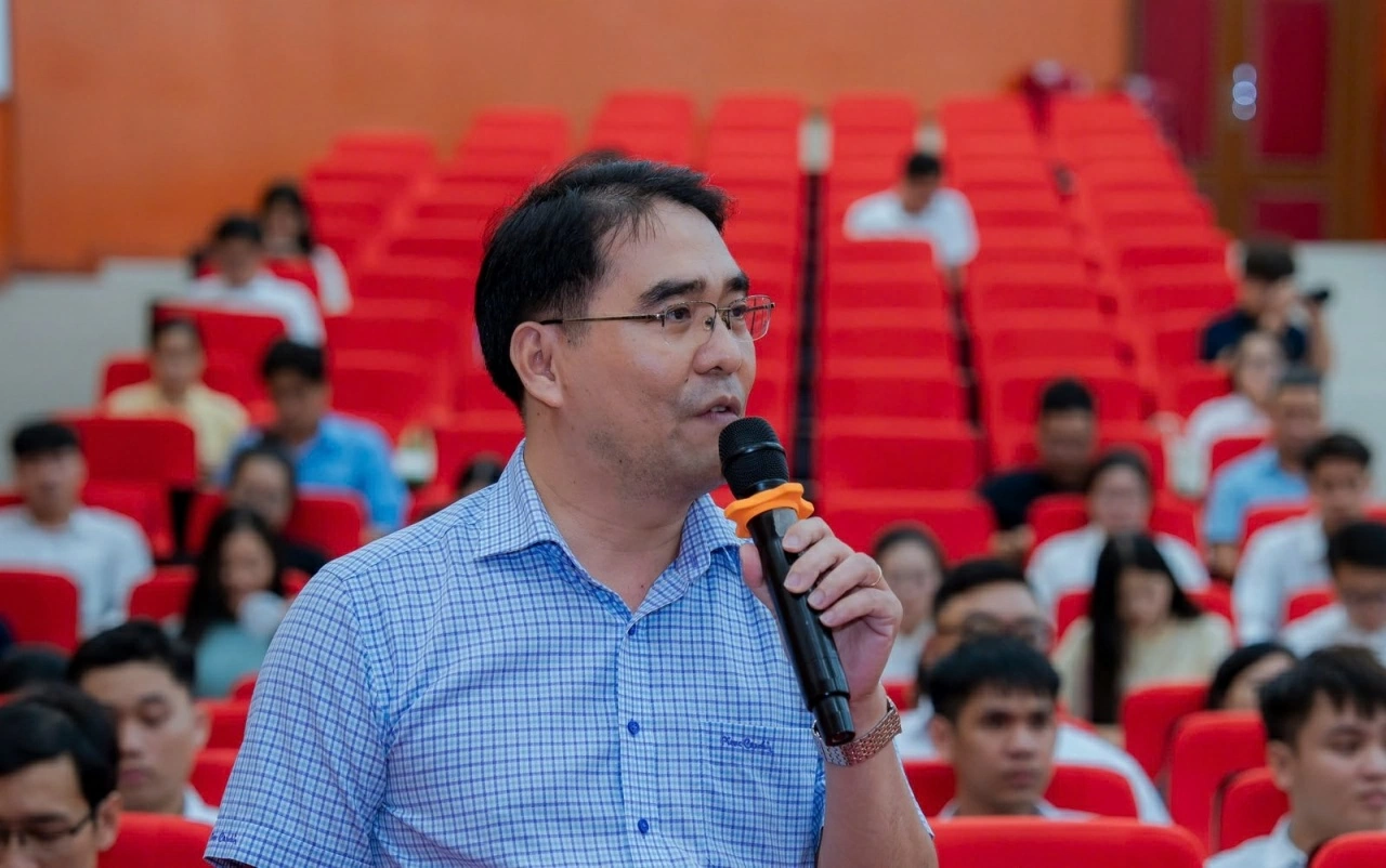 Ủy viên Bộ Chính trị, Bộ trưởng Bộ Ngoại giao Lê Hoài Trung tiếp xúc cử tri tại thành phố Huế