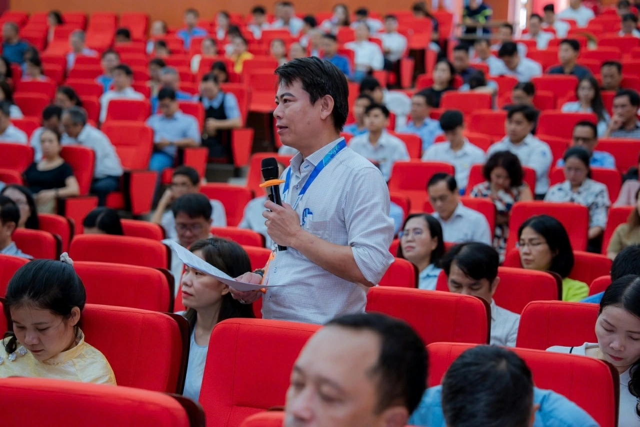 Ủy viên Bộ Chính trị, Bộ trưởng Bộ Ngoại giao Lê Hoài Trung tiếp xúc cử tri tại thành phố Huế