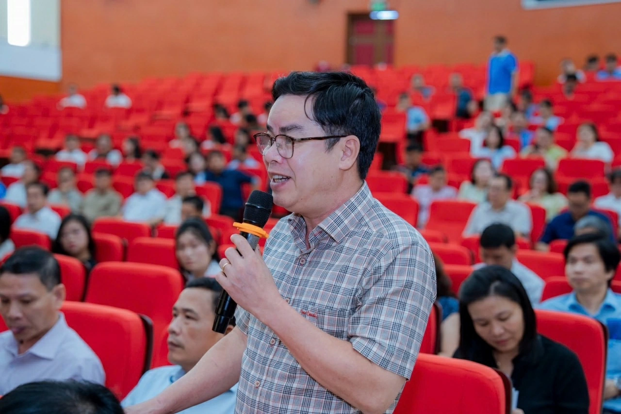Ủy viên Bộ Chính trị, Bộ trưởng Bộ Ngoại giao Lê Hoài Trung tiếp xúc cử tri tại thành phố Huế