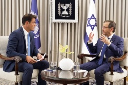 Tổng thống Israel gọi ông Trump là 
