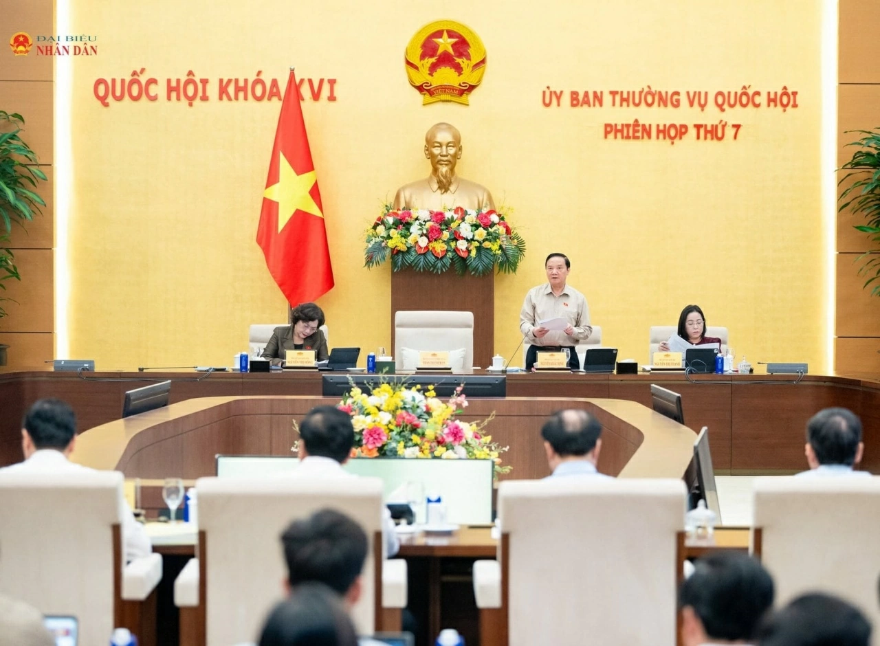 Ủy ban Thường vụ Quốc hội cho ý kiến về dự án Luật Nhà ở (sửa đổi) và dự án Luật Kinh doanh bất động sản (sửa đổi)