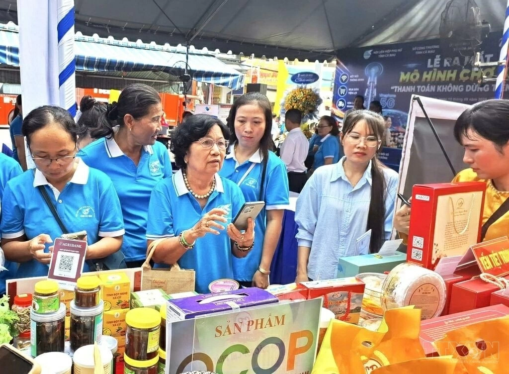 Mô hình chợ 4.0 tại xã Hòa Bình, tỉnh Cà Mau. (Nguồn: TTXVN)