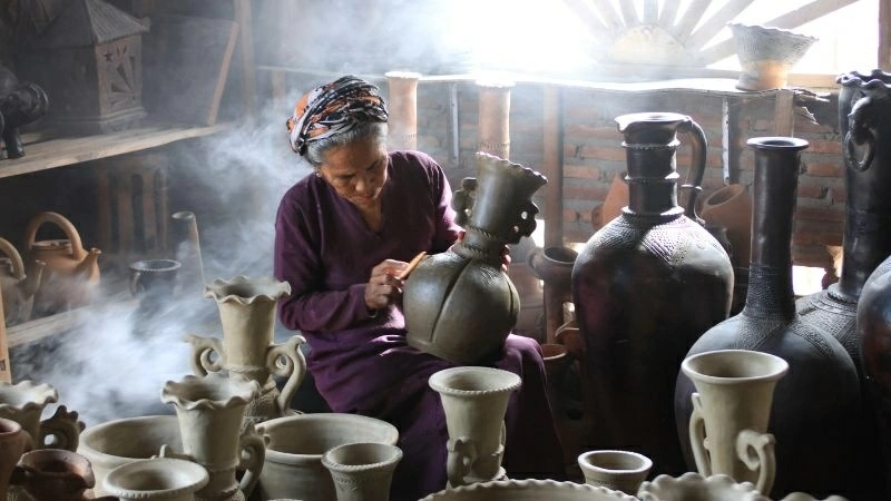 Đến Ninh Phước, Khánh Hoà, thưởng thức văn hóa Chăm, trải nghiệm nghề gốm, dệt thổ cẩm
