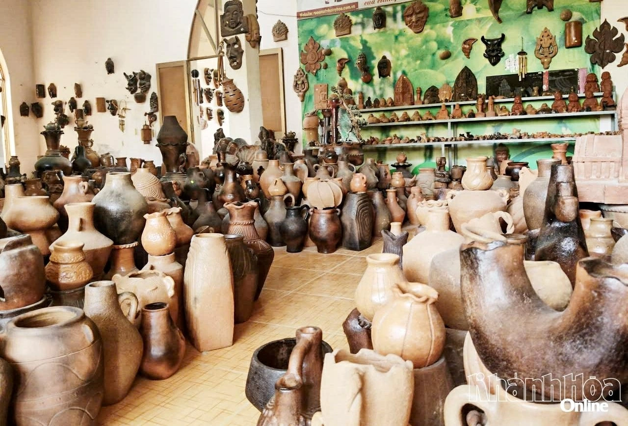 Đến Ninh Phước, Khánh Hoà, thưởng thức văn hóa Chăm, trải nghiệm nghề gốm, dệt thổ cẩm