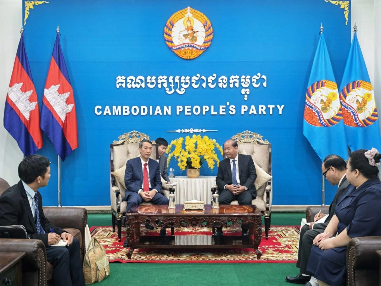 Tổng Lãnh sự Nguyễn Trung Hiếu thăm và làm việc tại Ban Đối ngoại Trung ương Đảng Nhân dân Campuchia (CPP)