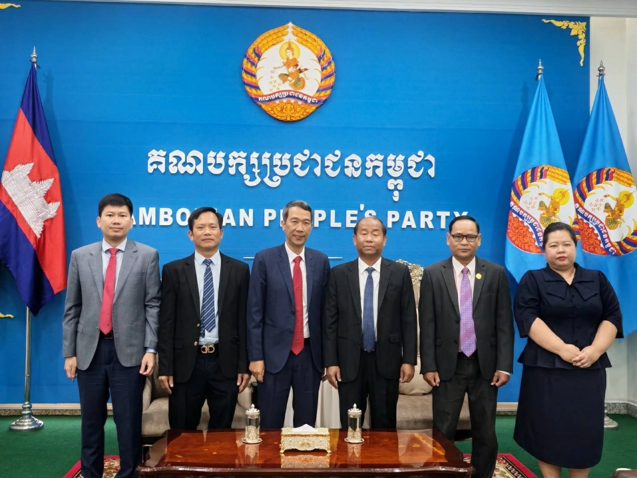 Tổng Lãnh sự Nguyễn Trung Hiếu thăm và làm việc tại Ban Đối ngoại Trung ương Đảng Nhân dân Campuchia (CPP)