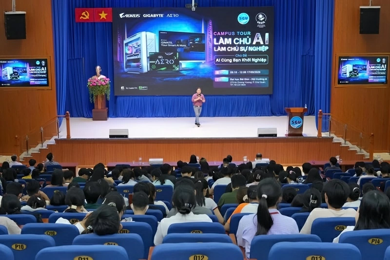 Phối hợp tổ chức chương trình Hướng nghiệp & A.I cho sinh viên Đại học Sài gòn. (Ảnh: VASIA)