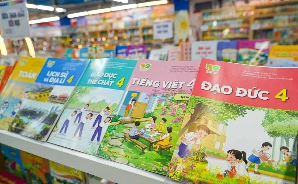 Bộ GD-ĐT: Hoàn thiện sách giáo khoa mới trên cơ sở bộ sách hiện hành Bộ GD-ĐT: Hoàn thiện sách giáo khoa mới trên cơ sở bộ sách hiện hành