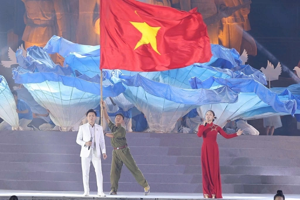 Đặc sắc chương trình nghệ thuật đặc biệt Kỷ niệm 60 năm Ngày hy sinh của Mười nữ dân quân pháo phòng không Lam Hạ Đặc sắc chương trình nghệ thuật đặc biệt Kỷ niệm 60 năm Ngày hy sinh của Mười nữ dân quân pháo phòng không Lam Hạ