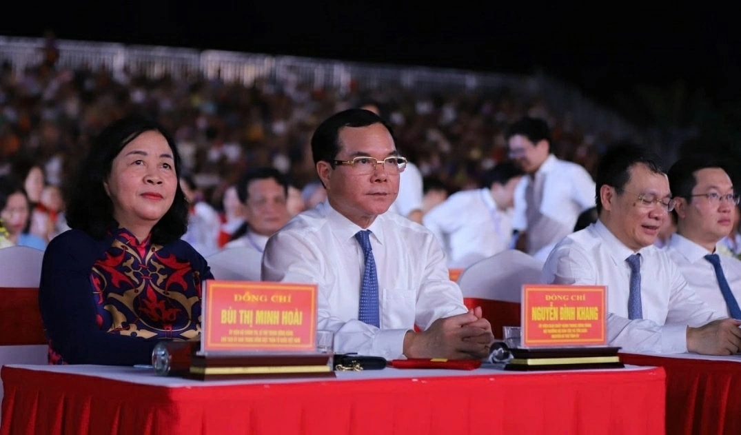 Đặc sắc chương trình nghệ thuật đặc biệt Kỷ niệm 60 năm Ngày hy sinh của Mười nữ dân quân pháo phòng không Lam Hạ Đặc sắc chương trình nghệ thuật đặc biệt Kỷ niệm 60 năm Ngày hy sinh của Mười nữ dân quân pháo phòng không Lam Hạ